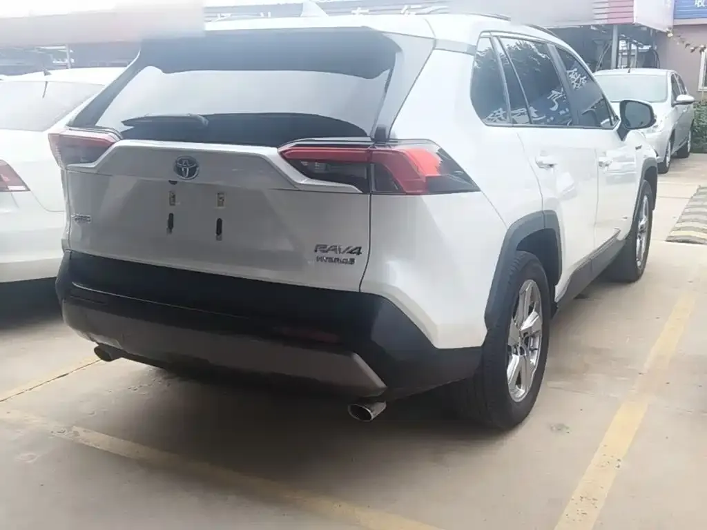 Toyota RAV4 — фото 5