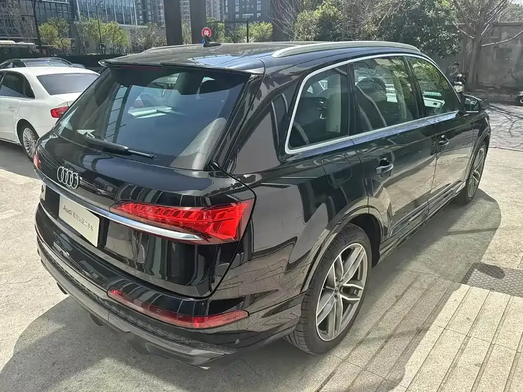 Audi Q7 — фото 6