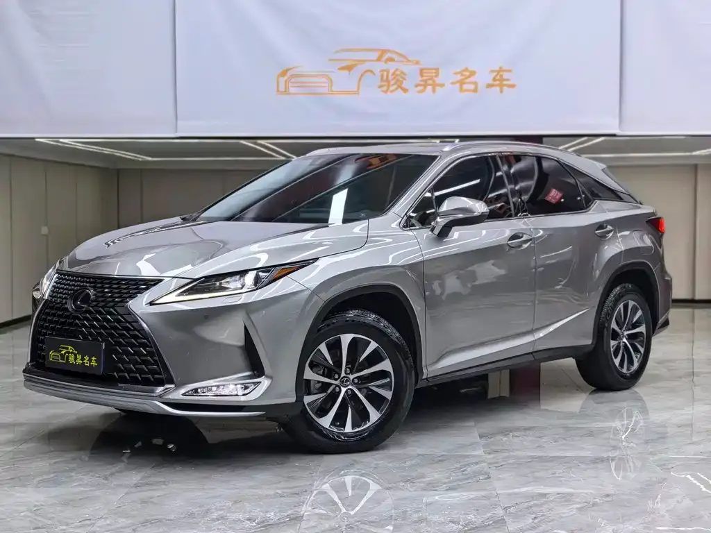 Lexus RX — фото 1