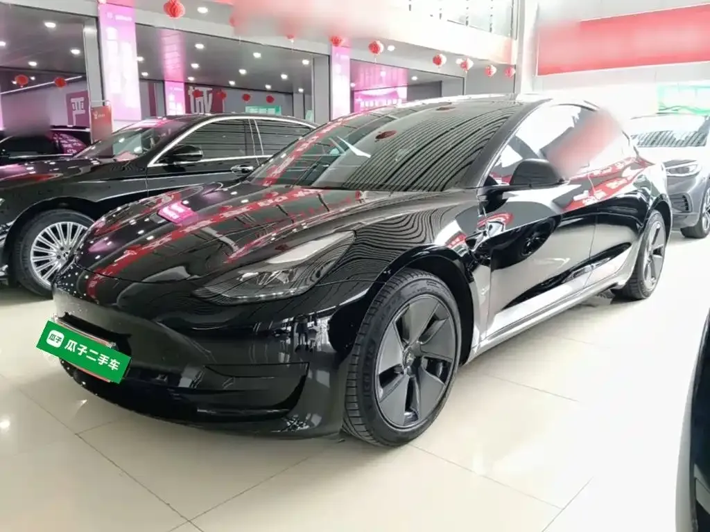 Tesla Model 3 — фото 1