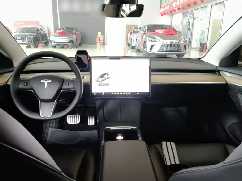 Tesla Model 3 — фото 4
