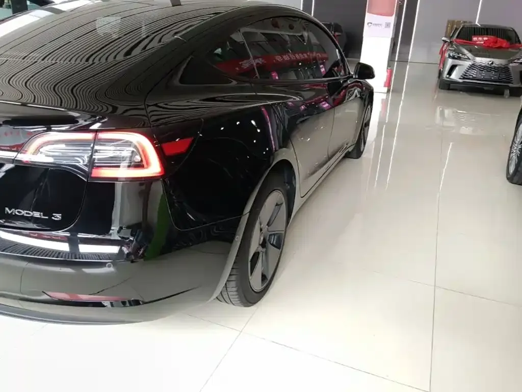 Tesla Model 3 — фото 10