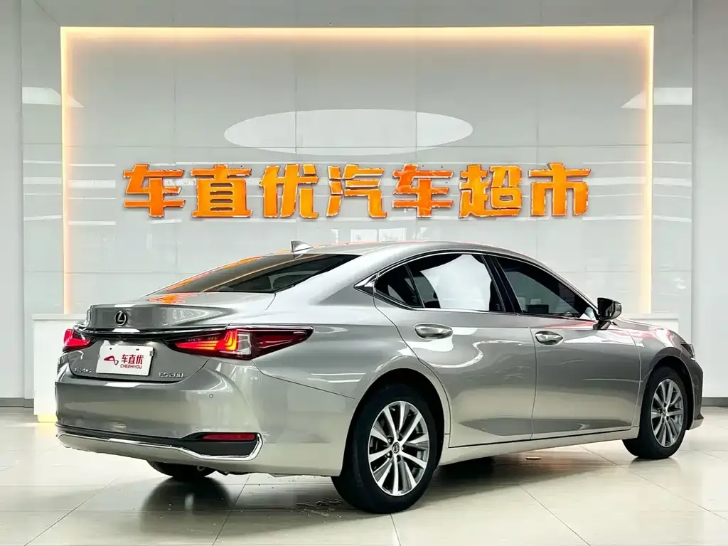 Lexus ES — фото 9