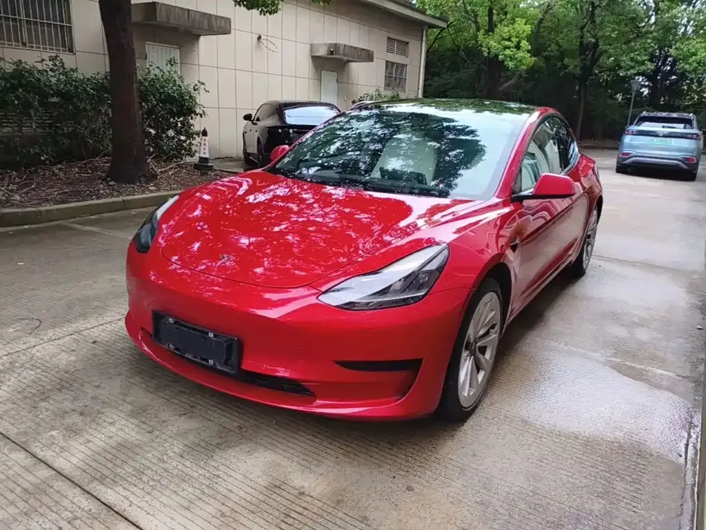 Tesla Model 3 — фото 10