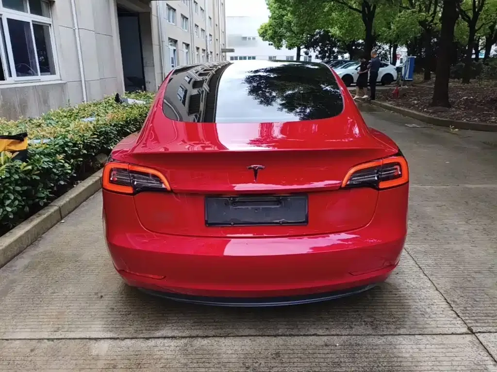 Tesla Model 3 — фото 8