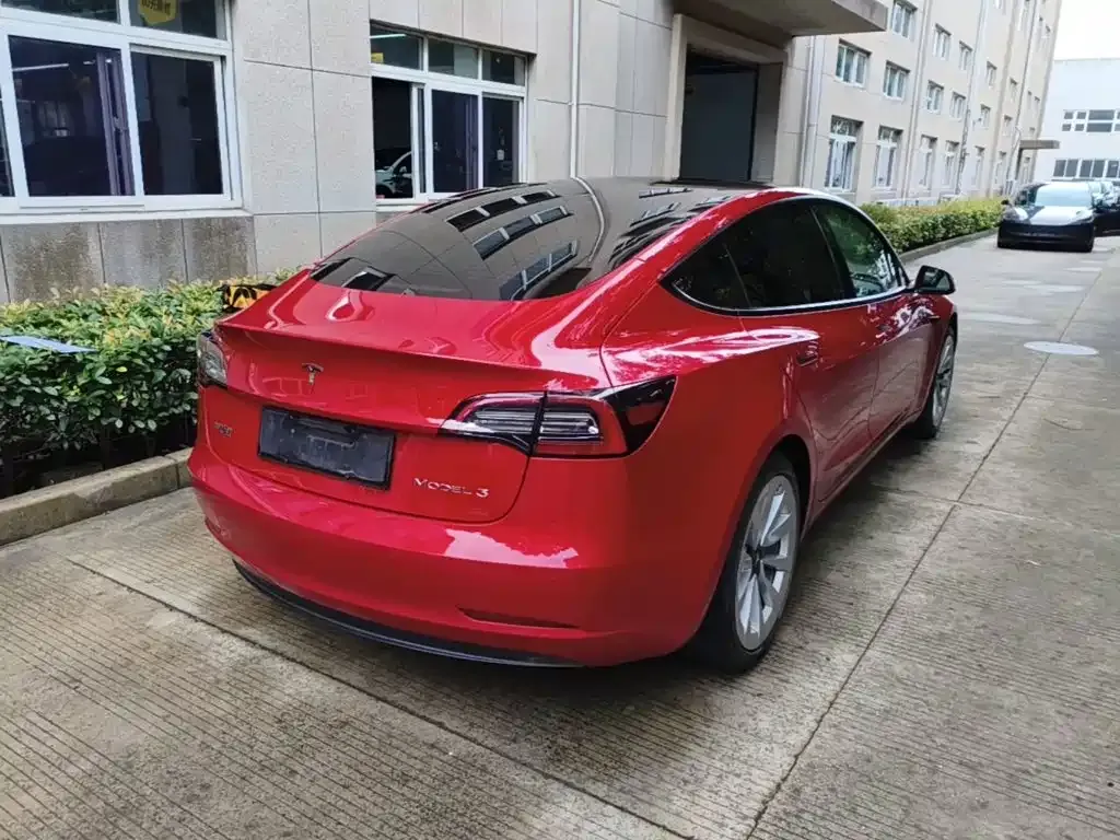 Tesla Model 3 — фото 5