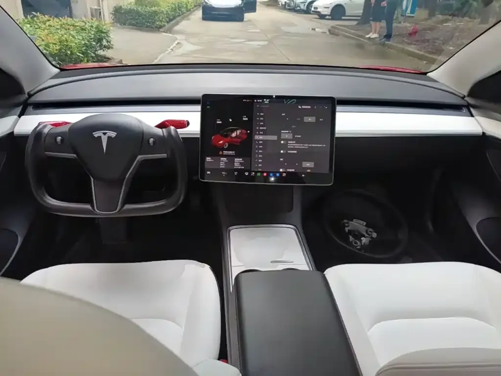 Tesla Model 3 — фото 6