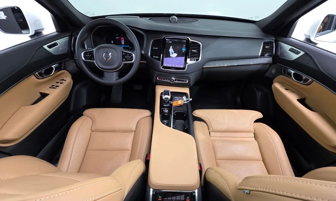 Volvo XC90 — фото 10