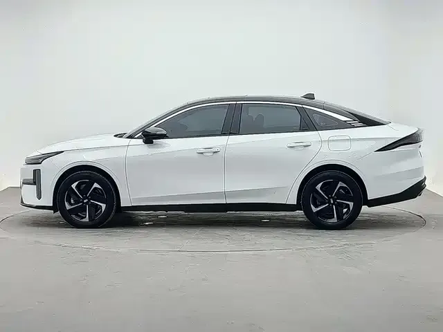 Geely Galaxy L6 — фото 10
