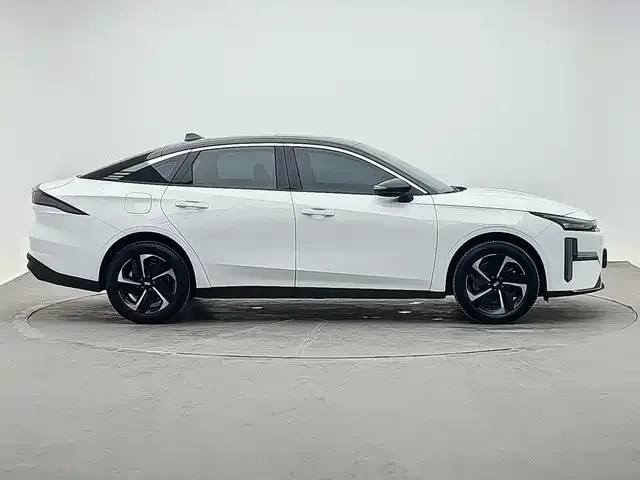 Geely Galaxy L6 — фото 9