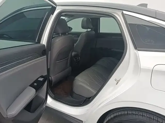 Geely Galaxy L6 — фото 3