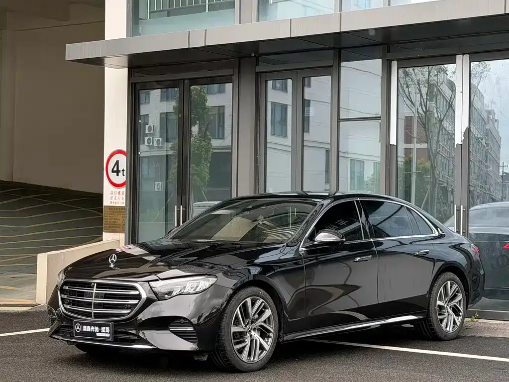 Mercedes-Benz E-Class — фото 1