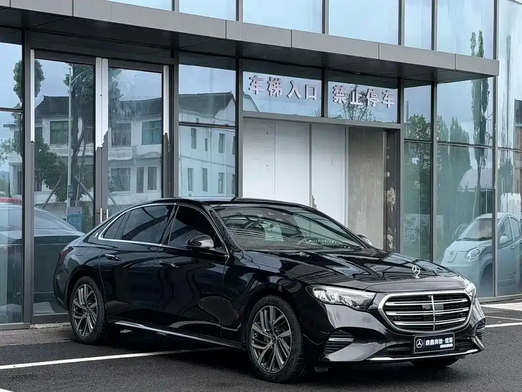 Mercedes-Benz E-Class — фото 7