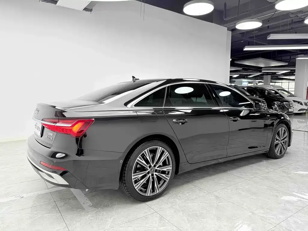 Audi A6L — фото 2