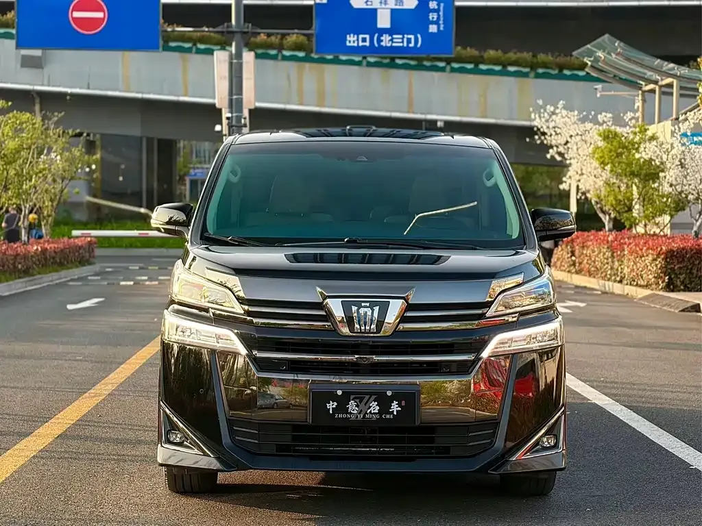 Toyota Vellfire — фото 7