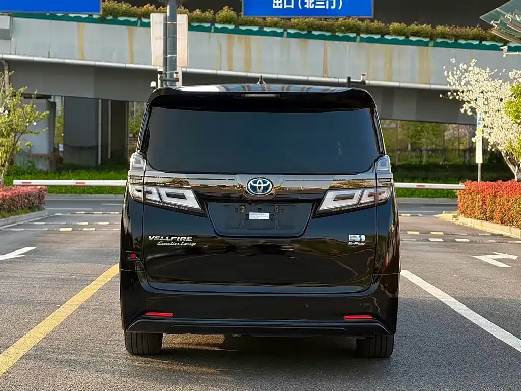 Toyota Vellfire — фото 8
