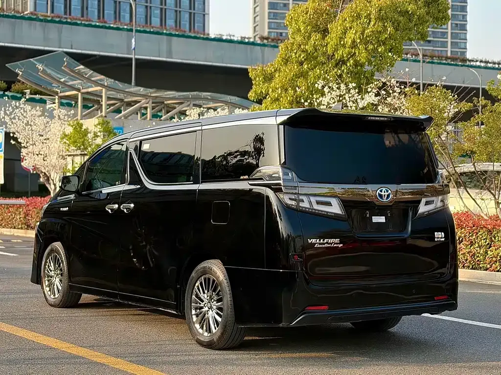 Toyota Vellfire — фото 6