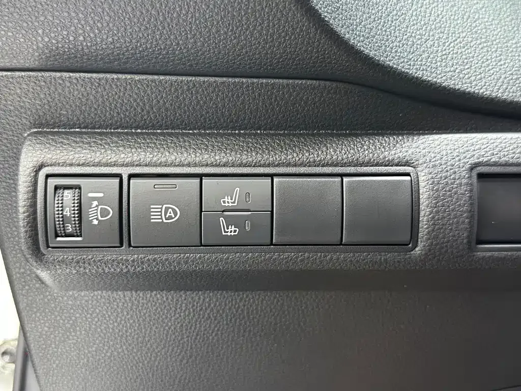 Toyota Corolla — фото 10