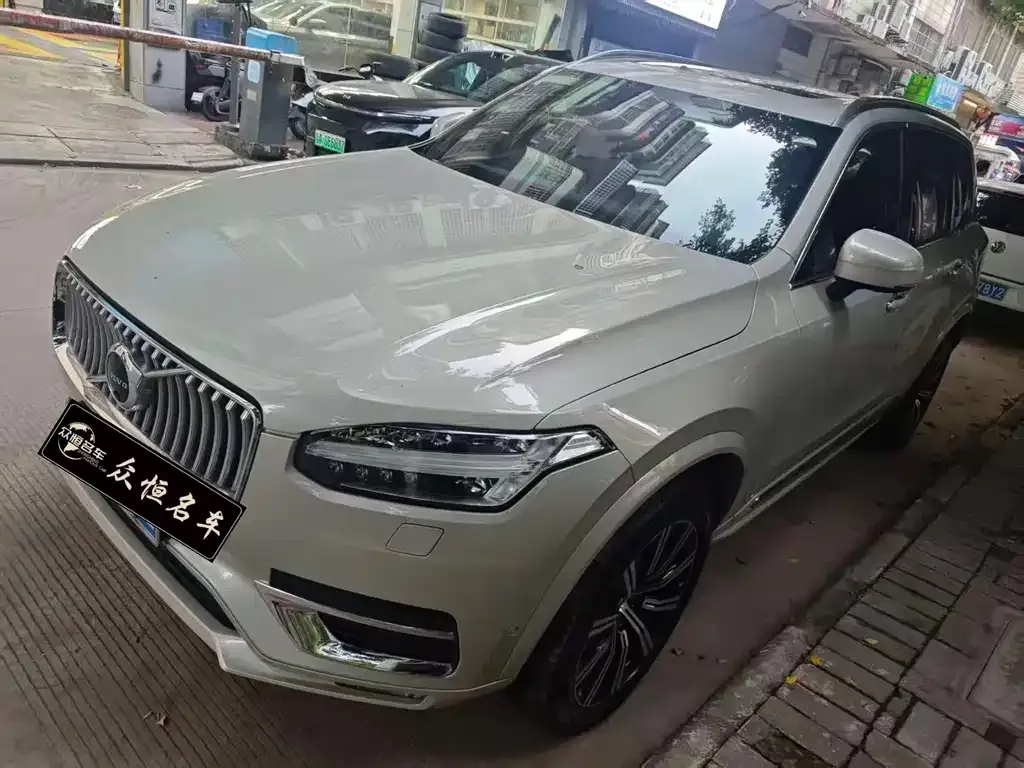 Volvo XC90 — фото 1