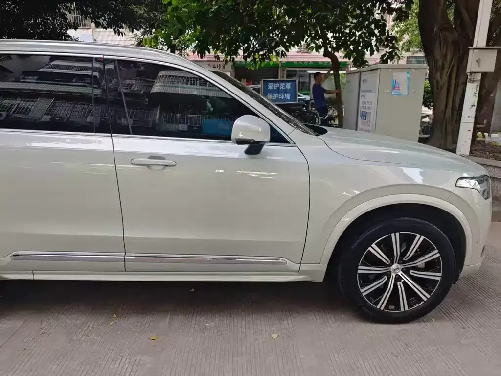 Volvo XC90 — фото 10