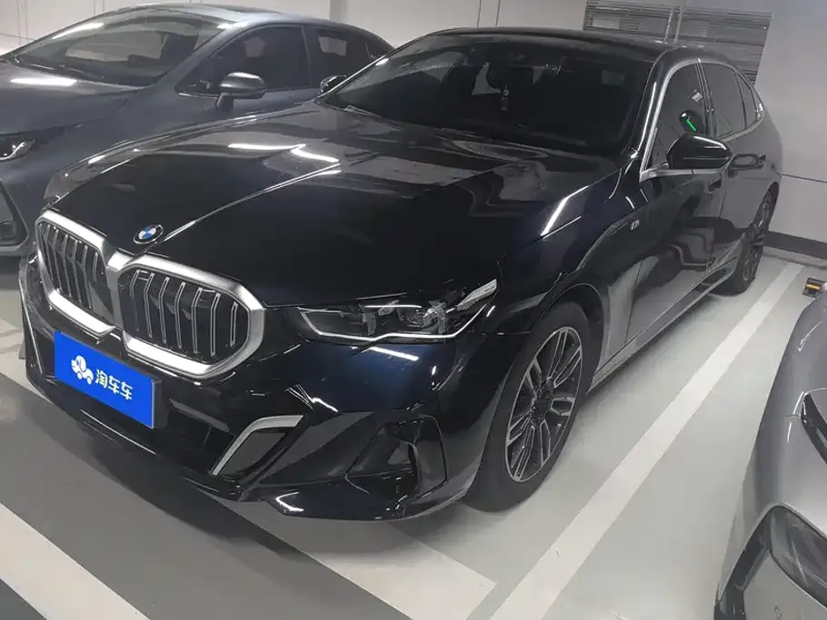 BMW 5 Series — фото 1