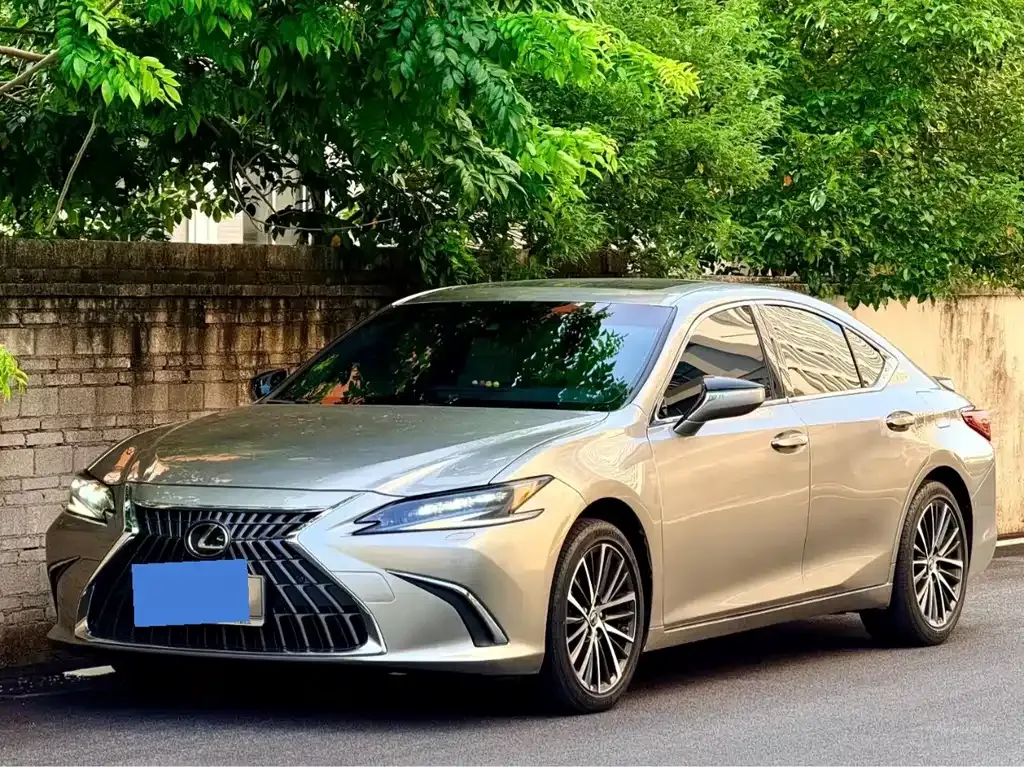 Lexus ES — фото 1
