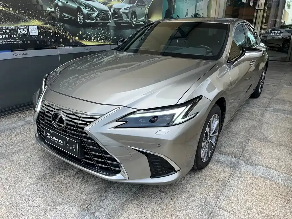 Lexus ES — фото 1