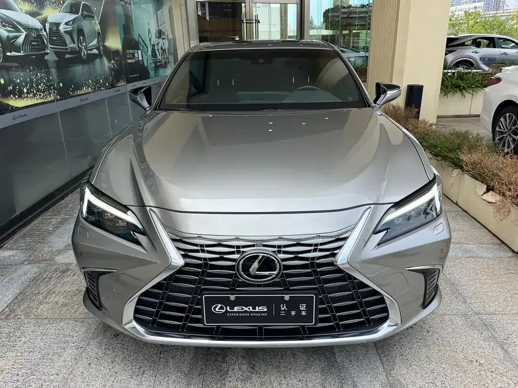 Lexus ES — фото 10
