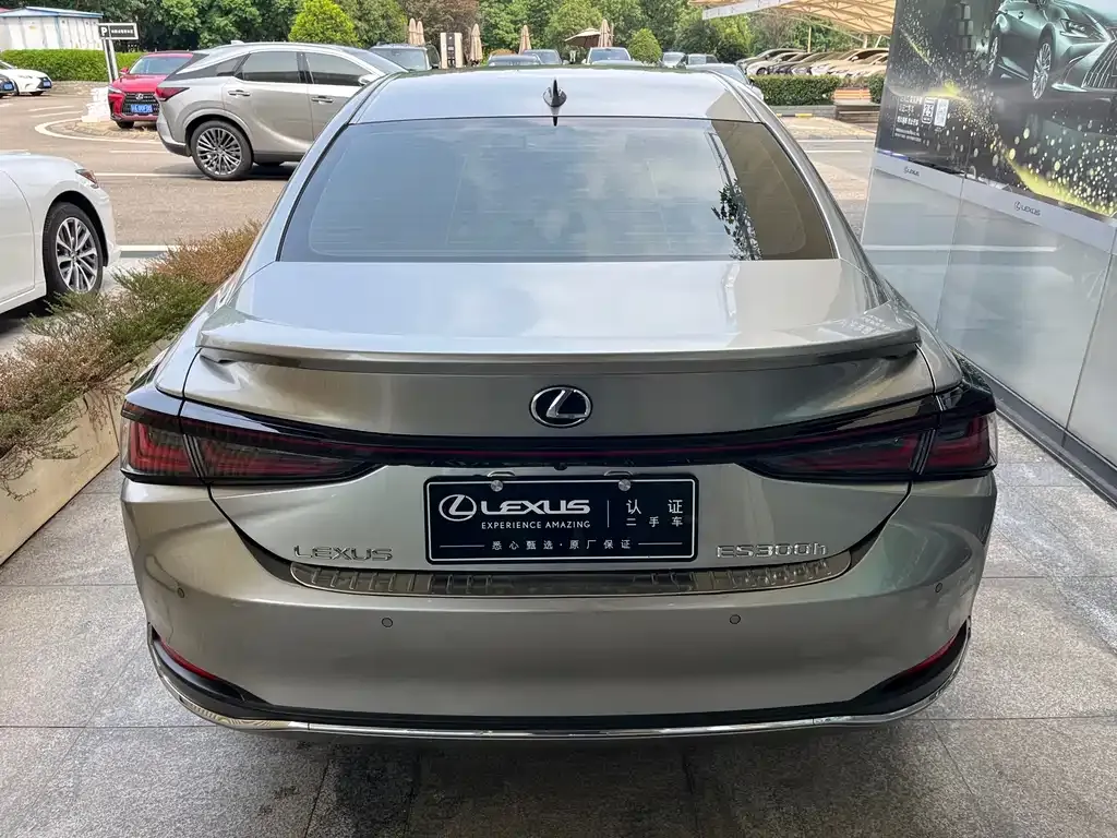 Lexus ES — фото 5