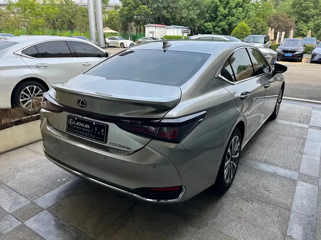 Lexus ES — фото 7