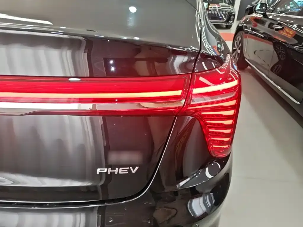 Hongqi H5 PHEV — фото 9