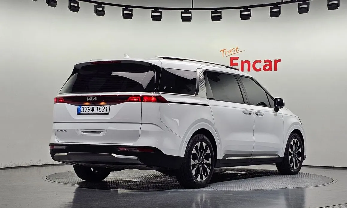 Kia Carnival — фото 10