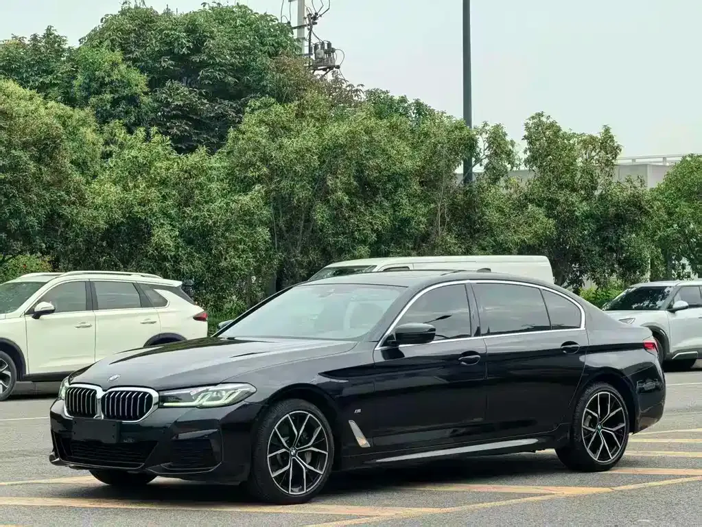 BMW 5 Series — фото 1