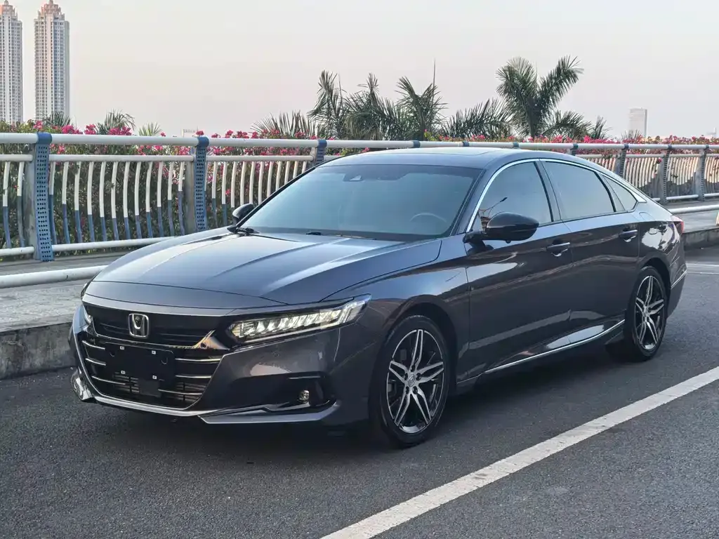 Honda Accord — фото 1