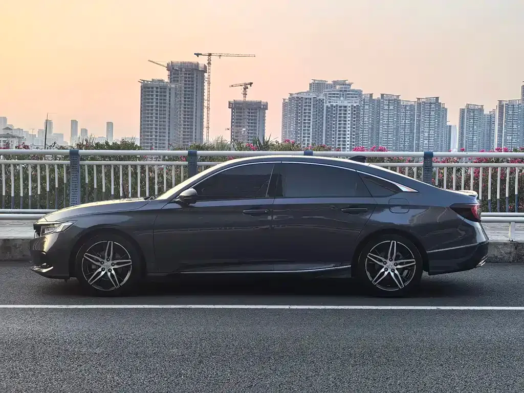 Honda Accord — фото 10