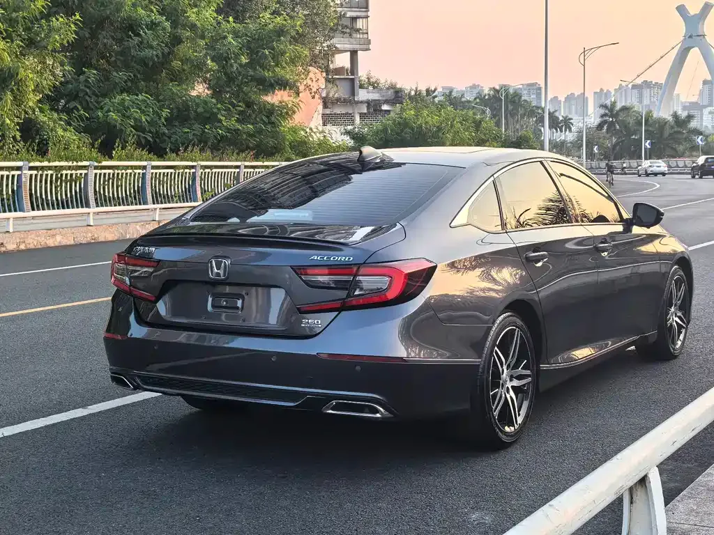 Honda Accord — фото 6