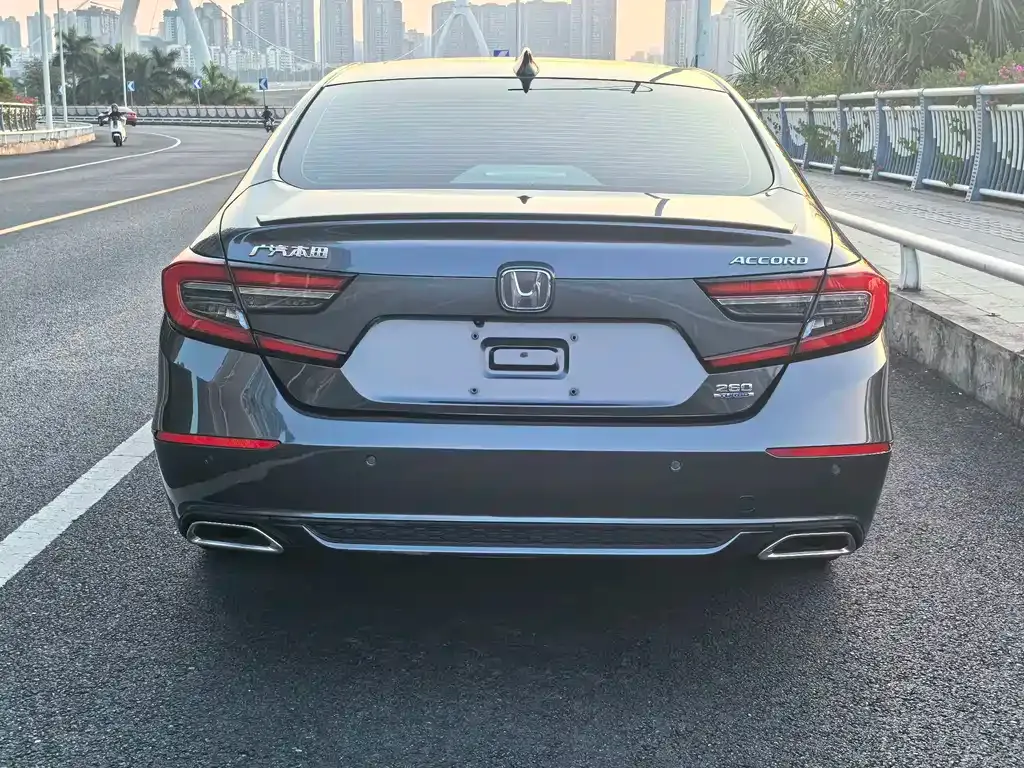 Honda Accord — фото 8