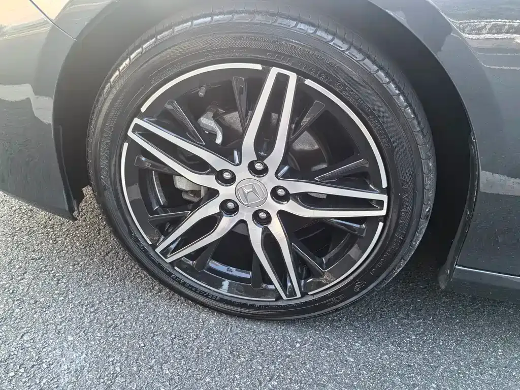 Honda Accord — фото 9