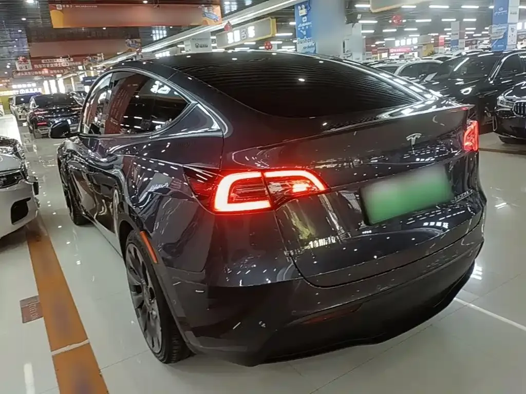 Tesla Model Y — фото 4