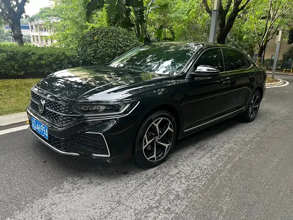Volkswagen Passat — фото 1