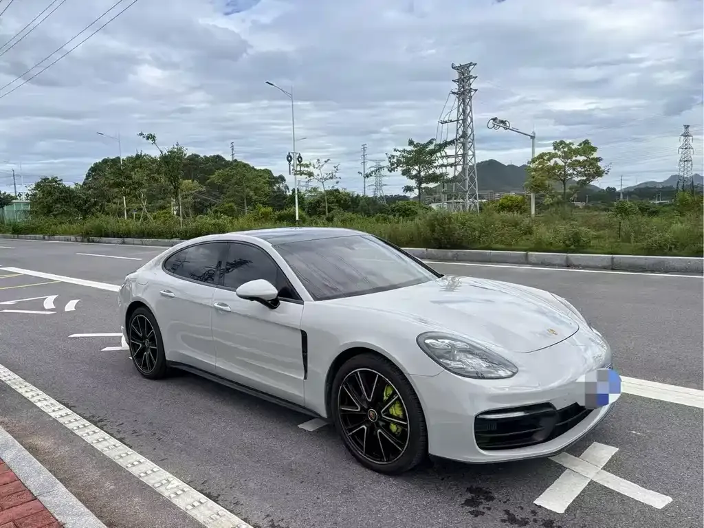 Porsche Panamera — фото 1