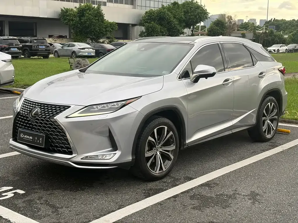 Lexus RX — фото 1