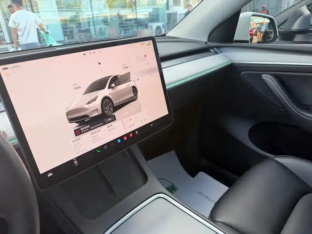 Tesla Model Y — фото 10