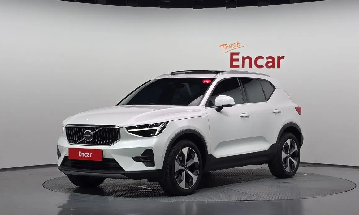 Volvo XC40 — фото 1