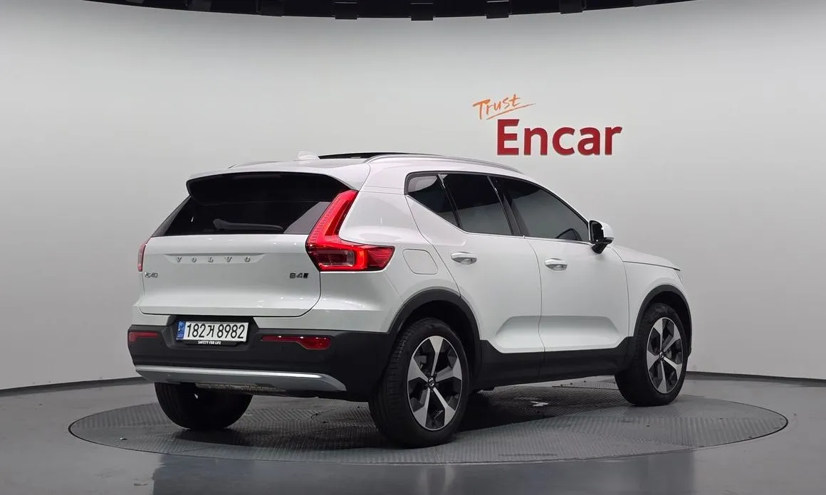 Volvo XC40 — фото 5