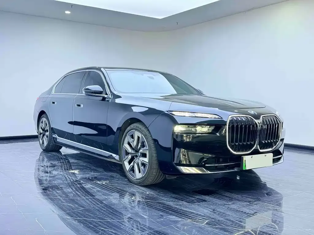 BMW i7 — фото 4