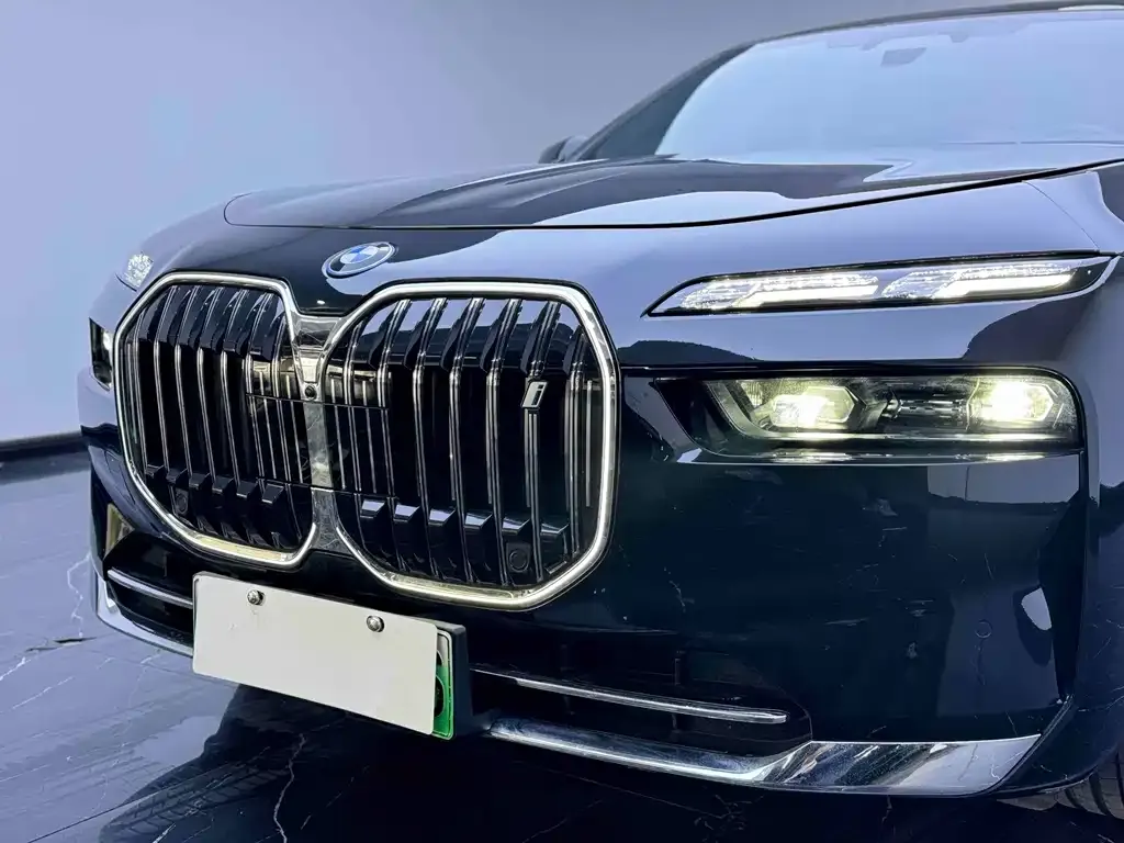 BMW i7 — фото 2