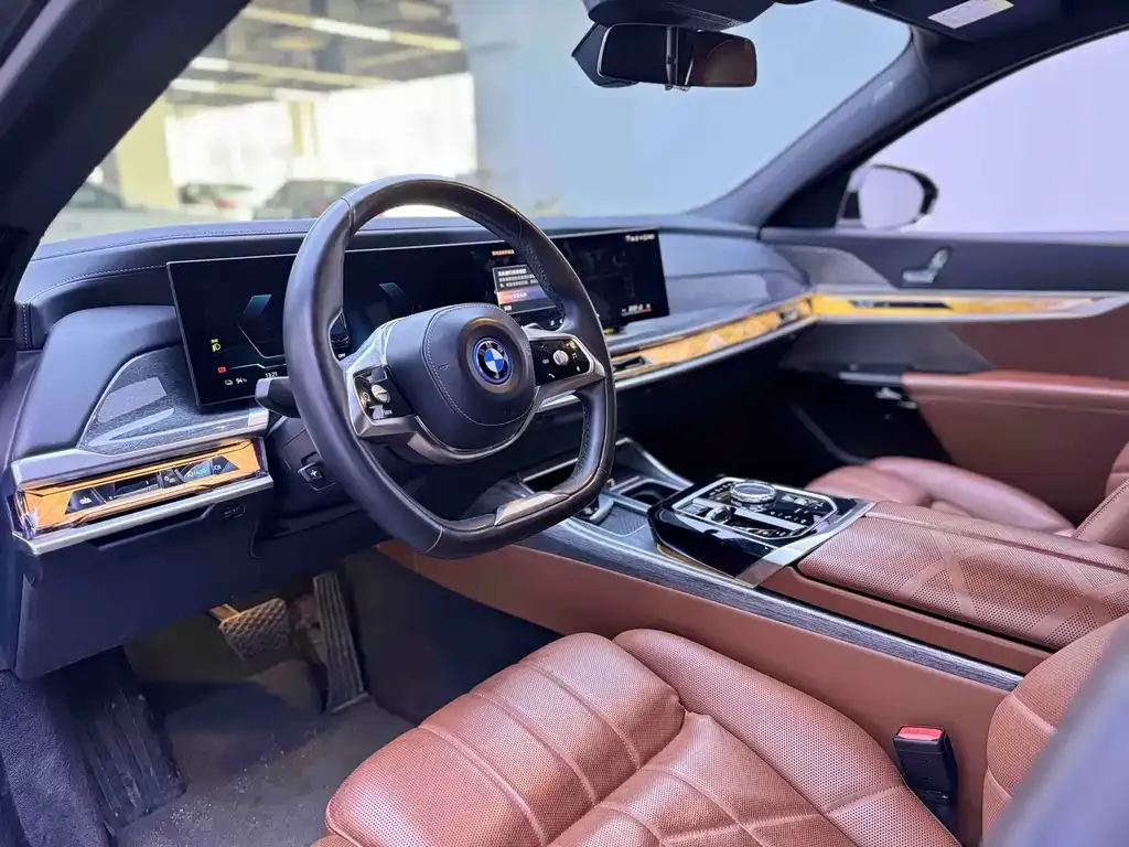BMW i7 — фото 6