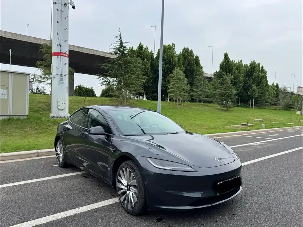 Tesla Model 3 — фото 1