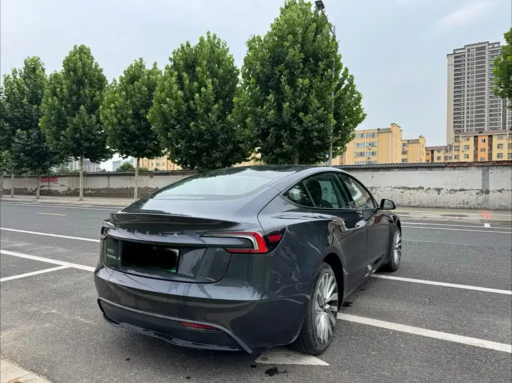 Tesla Model 3 — фото 9